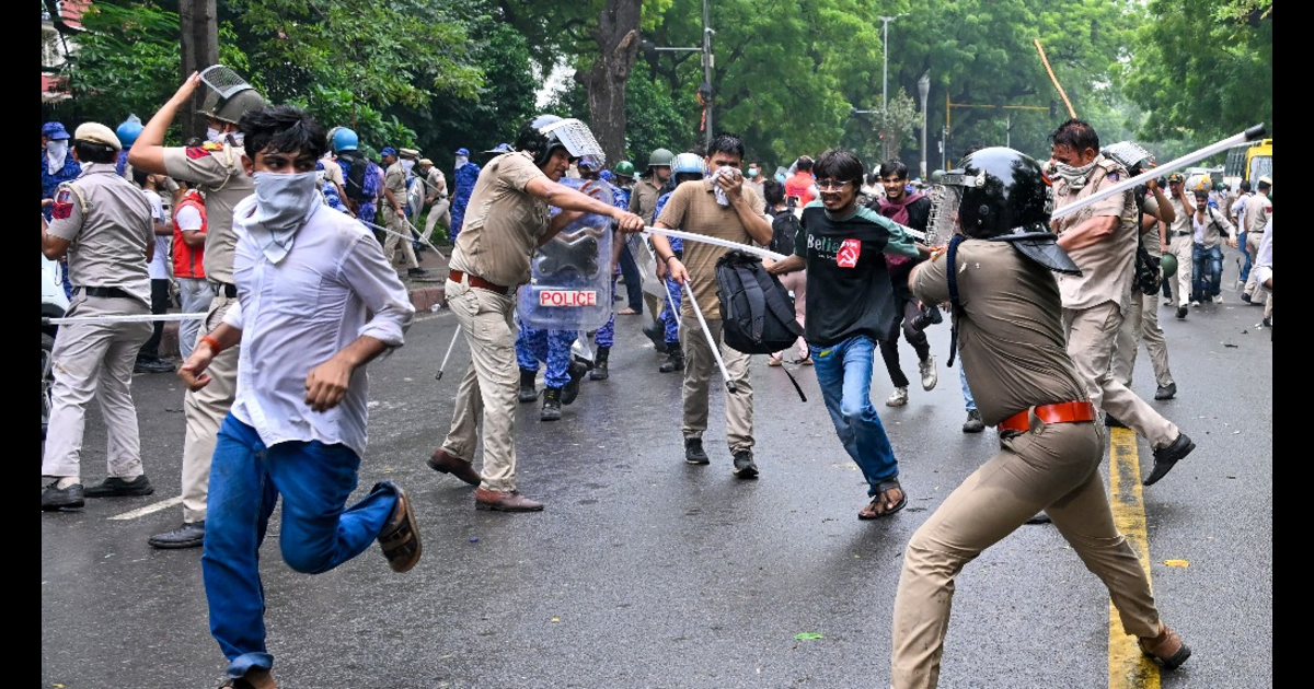 पेपर लीक प्रोटेस्ट के दौरान पुलिस कार्रवाई की जाँच के लिए टाइमलाइन क्यों नहीं